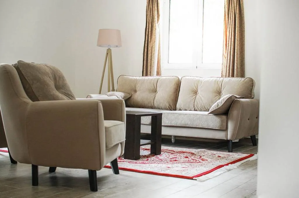 Комплекс с домами и бассейном в тихом районе